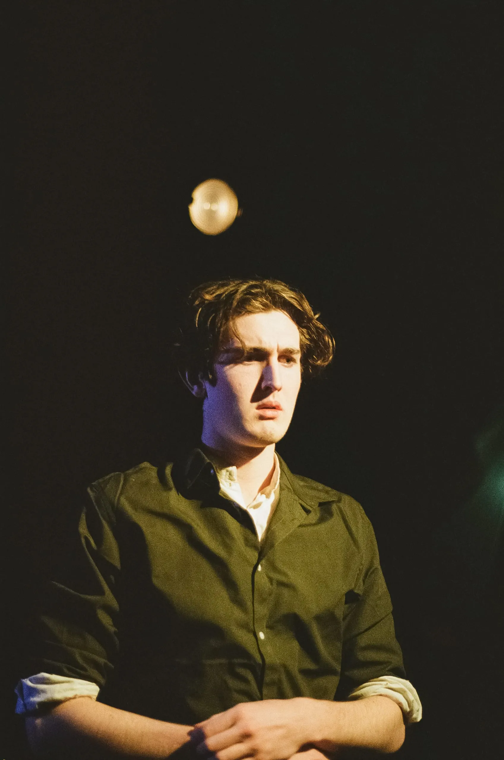 Production photograph from Rosencrantz & Guildenstern are Dead (2018)